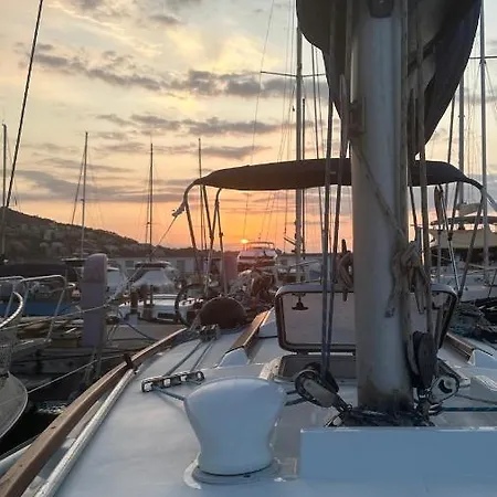 Velero Barcelona Yatch Les Botigues de Sitges