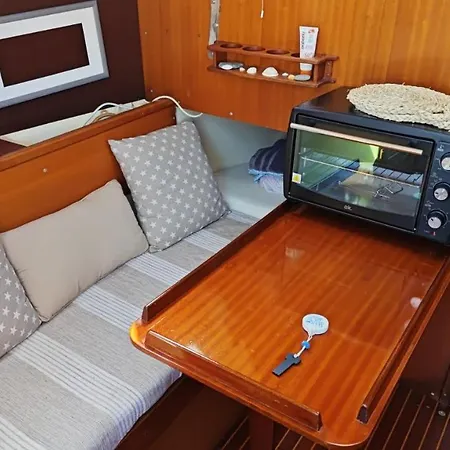 Velero Barcelona Yatch Les Botigues de Sitges