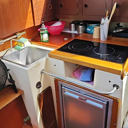 Velero Barcelona Yatch Hotel en barco *